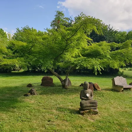 Le Jardin Chuchotant *